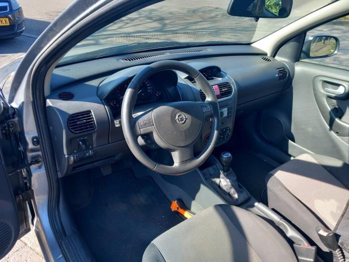 Opel Corsa C 1.2 16V Twin Port Sloopvoertuig (2005, Licht, Zilvergrijs, Zilver)