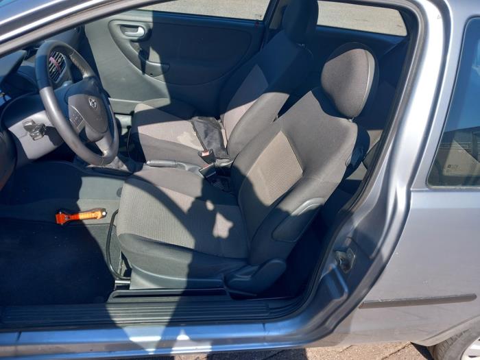 Opel Corsa C 1.2 16V Twin Port Sloopvoertuig (2005, Licht, Zilvergrijs, Zilver)