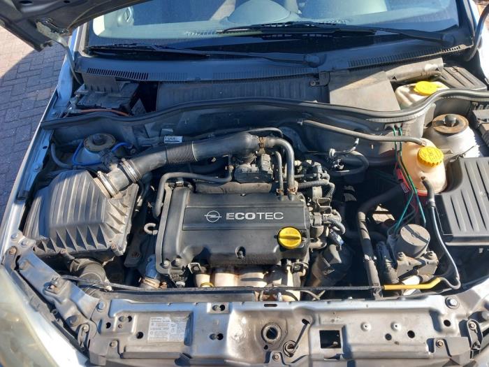 Opel Corsa C 1.2 16V Twin Port Sloopvoertuig (2005, Licht, Zilvergrijs, Zilver)