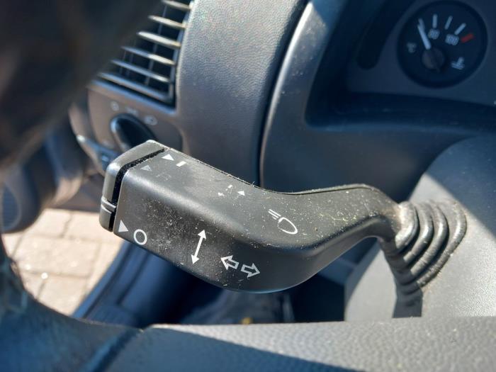 Opel Corsa C 1.2 16V Twin Port Sloopvoertuig (2005, Licht, Zilvergrijs, Zilver)