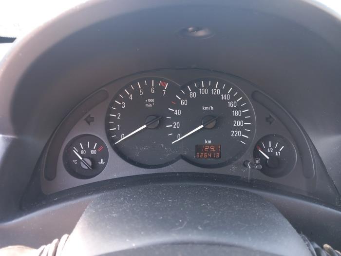 Opel Corsa C 1.2 16V Twin Port Sloopvoertuig (2005, Licht, Zilvergrijs, Zilver)