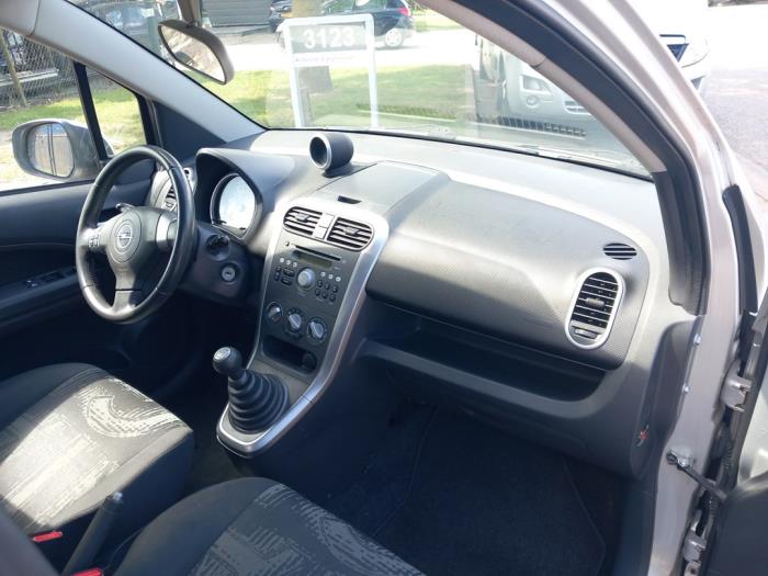 Opel Agila 1.0 12V Sloopvoertuig (2012, Zilvergrijs, Zilver)
