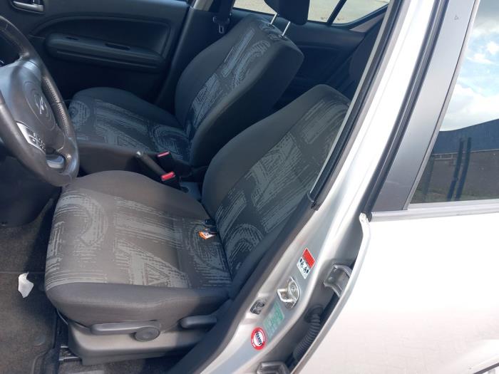 Opel Agila 1.0 12V Sloopvoertuig (2012, Zilvergrijs, Zilver)