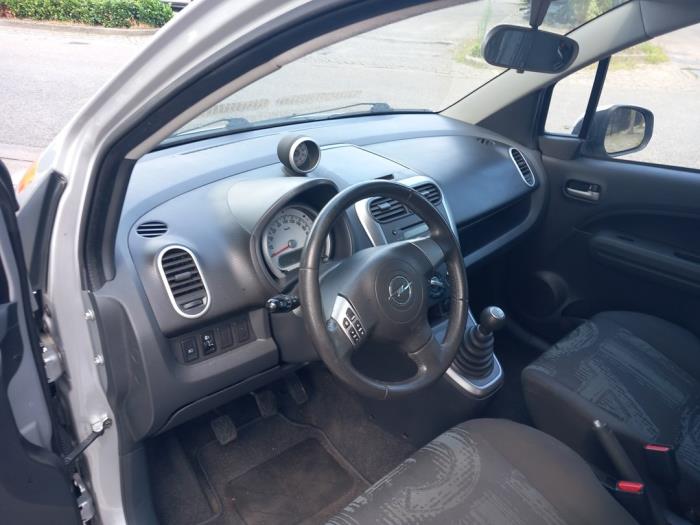 Opel Agila 1.0 12V Sloopvoertuig (2012, Zilvergrijs, Zilver)