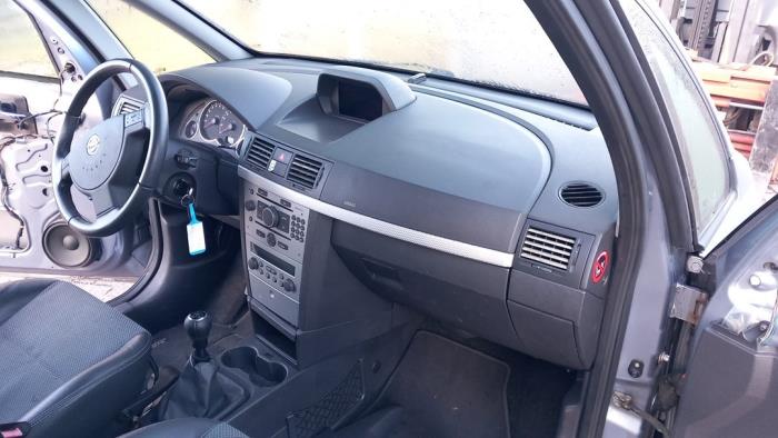 Opel Meriva 1.6 16V Sloopvoertuig (2010, Licht, Zilvergrijs, Zilver)