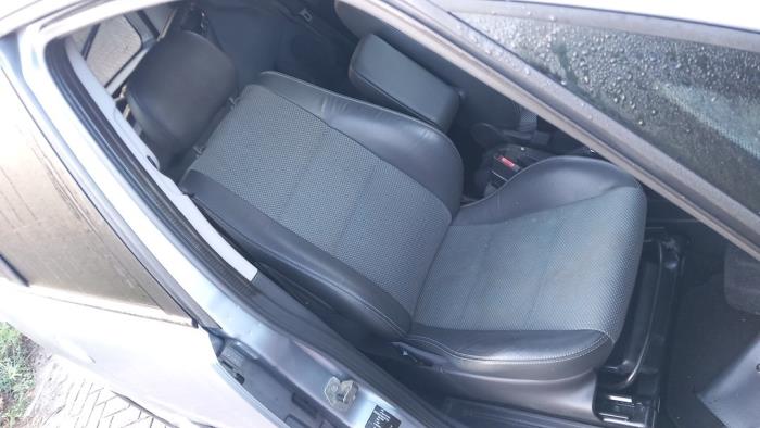 Opel Meriva 1.6 16V Sloopvoertuig (2010, Licht, Zilvergrijs, Zilver)