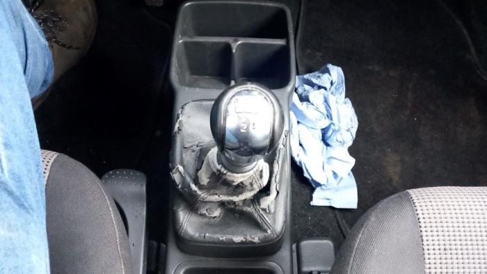 Opel Agila 1.2 16V Twin Port Sloopvoertuig (2005, Zilvergrijs)