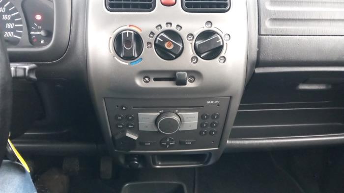 Opel Agila 1.2 16V Twin Port Sloopvoertuig (2005, Zilvergrijs)