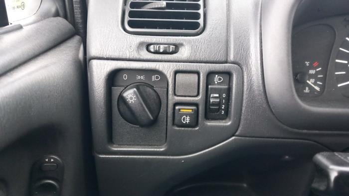 Opel Agila 1.2 16V Twin Port Sloopvoertuig (2005, Zilvergrijs)