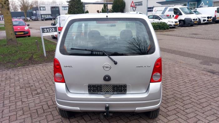 Opel Agila 1.2 16V Twin Port Sloopvoertuig (2005, Zilvergrijs)