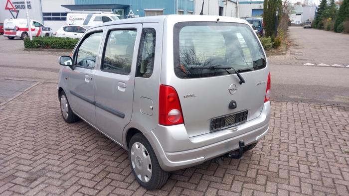 Opel Agila 1.2 16V Twin Port Sloopvoertuig (2005, Zilvergrijs)