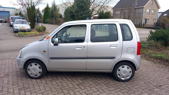Opel Agila 1.2 16V Twin Port Sloopvoertuig (2005, Zilvergrijs)