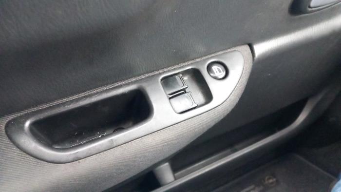 Opel Agila 1.2 16V Twin Port Sloopvoertuig (2005, Zilvergrijs)