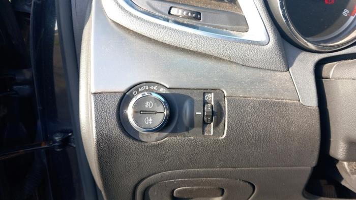 Opel Mokka/Mokka X 1.6 CDTI 16V 4x2 Sloopvoertuig (2015, Metallic, Zwart)