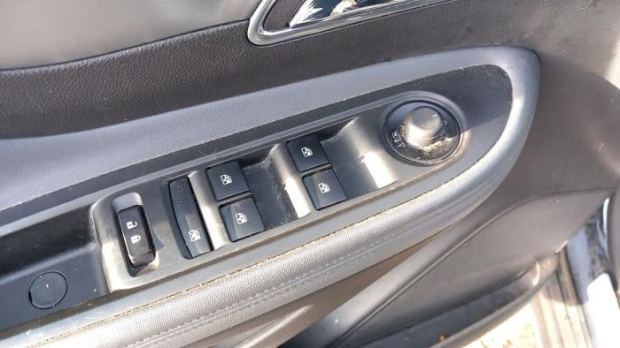 Opel Mokka/Mokka X 1.6 CDTI 16V 4x2 Sloopvoertuig (2015, Metallic, Zwart)