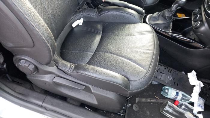 Opel Adam 1.0 Ecotec 12V SIDI Turbo Sloopvoertuig (2015, Zilvergrijs)