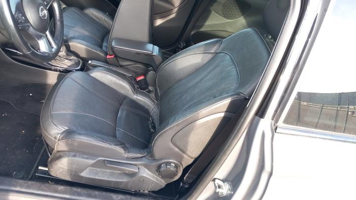 Opel Adam 1.0 Ecotec 12V SIDI Turbo Sloopvoertuig (2015, Zilvergrijs)