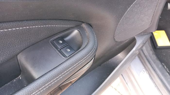 Opel Adam 1.0 Ecotec 12V SIDI Turbo Sloopvoertuig (2015, Zilvergrijs)