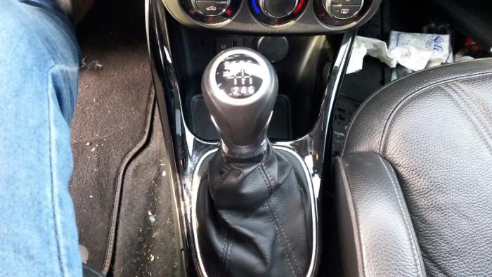 Opel Adam 1.0 Ecotec 12V SIDI Turbo Sloopvoertuig (2015, Zilvergrijs)