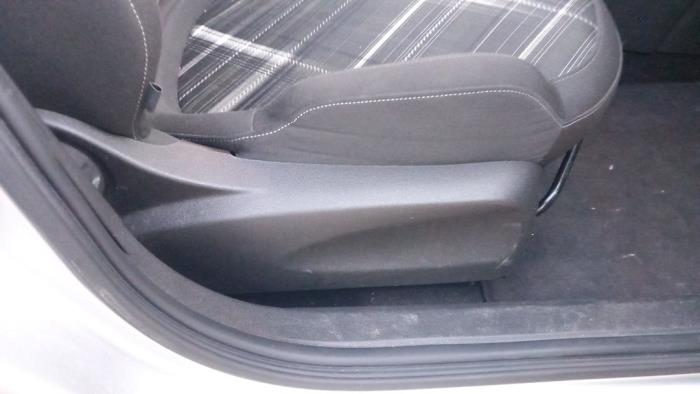 Opel Corsa E 1.3 CDTi 16V ecoFLEX Sloopvoertuig (2015, Zilvergrijs, Zilver)