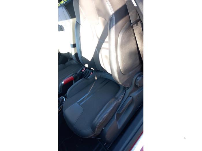 Opel Adam 1.4 16V Bi-Fuel Ecoflex Sloopvoertuig (2015, Rood)