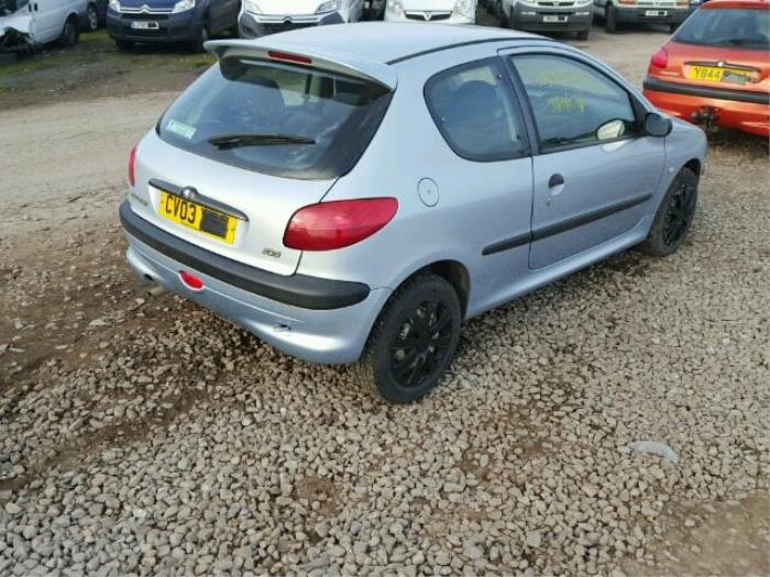 Peugeot 206 Sloopvoertuig (2003, Metallic, Grijs)