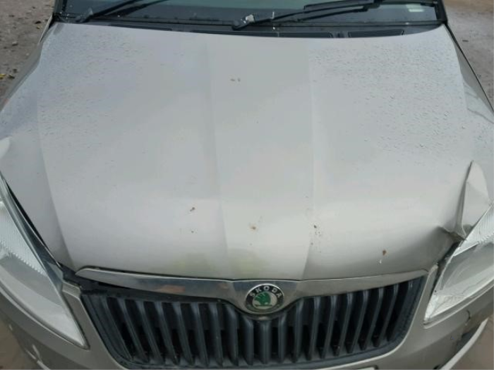Skoda Fabia II 1.2i Sloopvoertuig (2010, Metallic, Beige)
