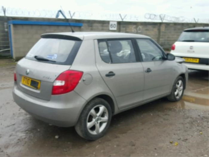 Skoda Fabia II 1.2i Sloopvoertuig (2010, Metallic, Beige)