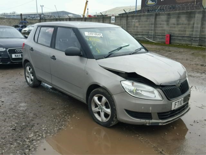 Skoda Fabia II 1.2i Sloopvoertuig (2010, Metallic, Beige)