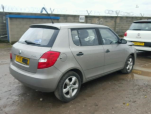 Skoda Fabia II 1.2i Sloopvoertuig (2010, Metallic, Beige)