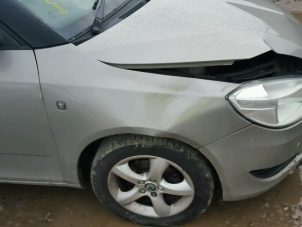 Skoda Fabia II 1.2i Sloopvoertuig (2010, Metallic, Beige)