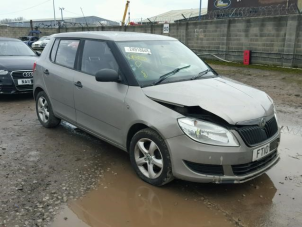 Skoda Fabia II 1.2i Sloopvoertuig (2010, Metallic, Beige)