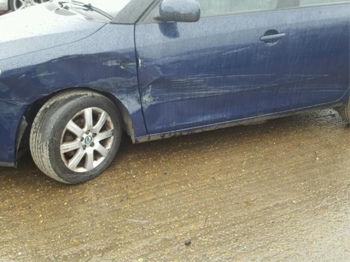 Skoda Fabia II 1.2i 12V Sloopvoertuig (2009, Blauw, Wit)