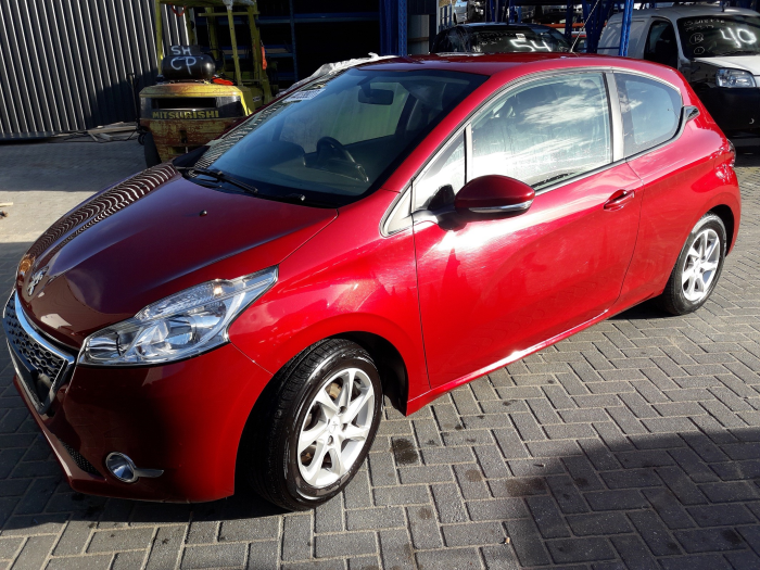 Peugeot 208 I 1.2 Vti 12V PureTech 82 Sloopvoertuig (2012, Rood)