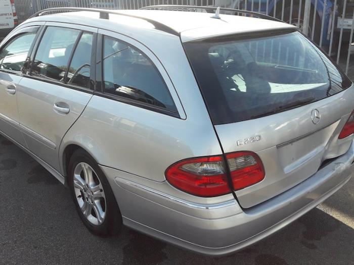 Mercedes E Combi 2.2 E-220 CDI 16V Sloopvoertuig (2007, Zilvergrijs)