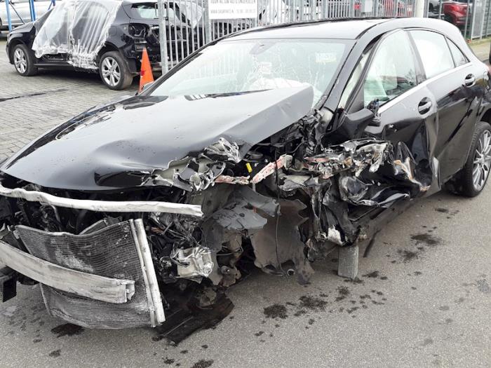 Mercedes A 1.5 A-180 CDI, A-180d 16V Sloopvoertuig (2015, Zwart)