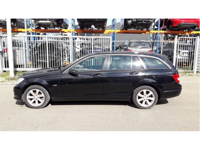 Mercedes C Estate 2.2 C-200 CDI 16V BlueEFFICIENCY Sloopvoertuig (2011, Zwart)