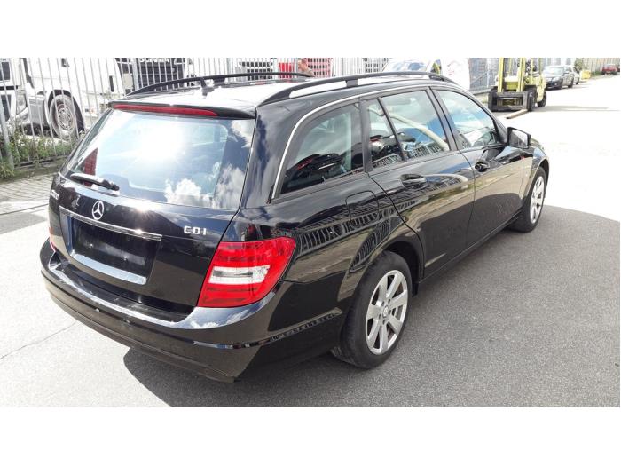 Mercedes C Estate 2.2 C-200 CDI 16V BlueEFFICIENCY Sloopvoertuig (2011, Zwart)