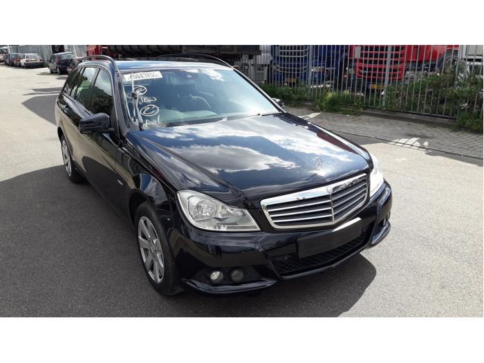 Mercedes C Estate 2.2 C-200 CDI 16V BlueEFFICIENCY Sloopvoertuig (2011, Zwart)