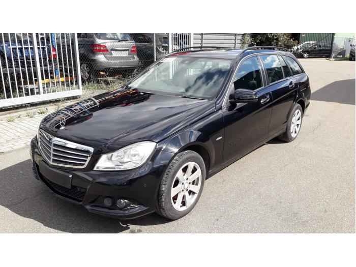 Mercedes C Estate 2.2 C-200 CDI 16V BlueEFFICIENCY Sloopvoertuig (2011, Zwart)
