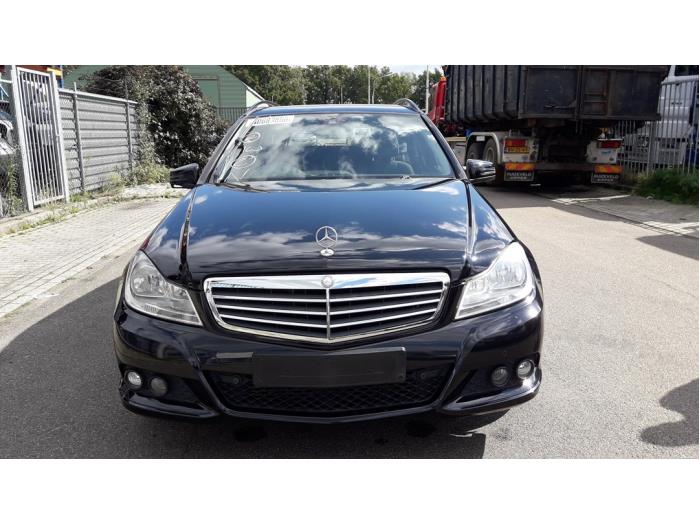 Mercedes C Estate 2.2 C-200 CDI 16V BlueEFFICIENCY Sloopvoertuig (2011, Zwart)