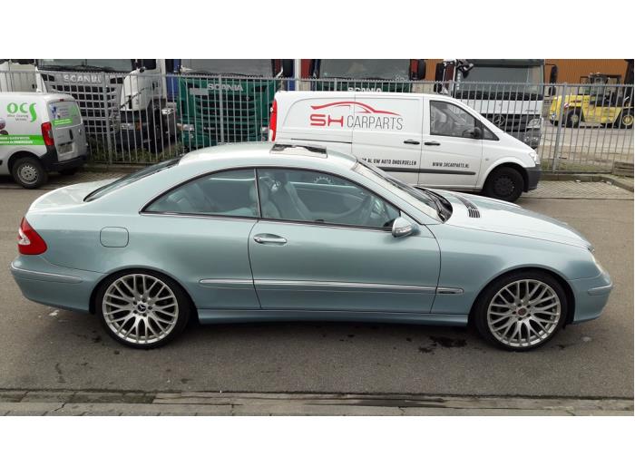 Mercedes CLK 2.7 270 CDI 20V Sloopvoertuig (2004, Licht, Blauw)