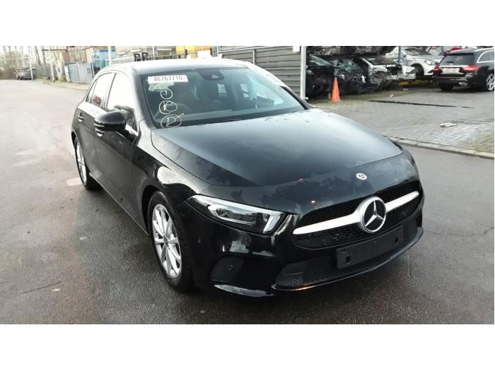 Mercedes A 1.5 A-180d Sloopvoertuig (2020, Zwart)