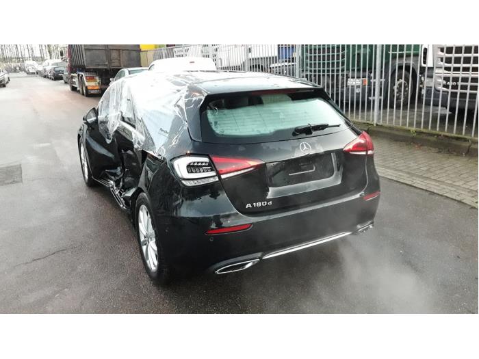 Mercedes A 1.5 A-180d Sloopvoertuig (2020, Zwart)