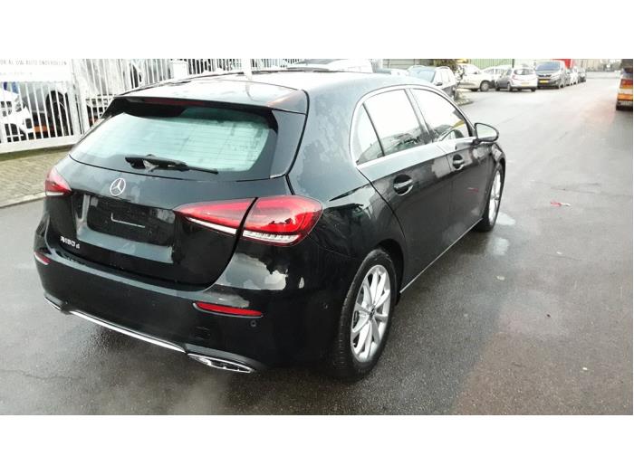 Mercedes A 1.5 A-180d Sloopvoertuig (2020, Zwart)