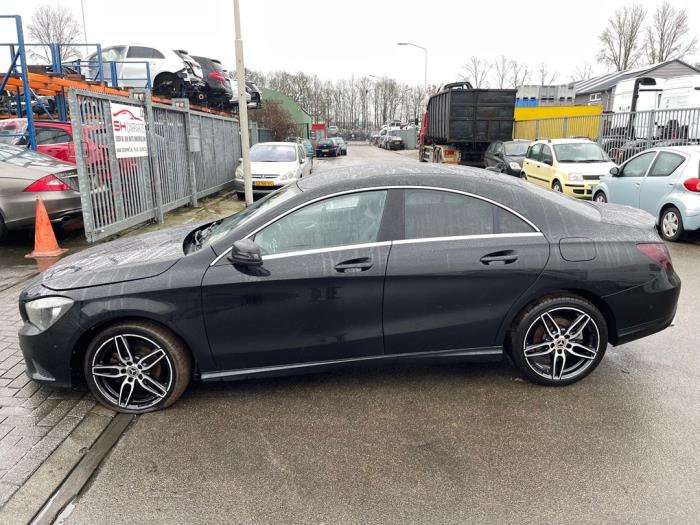 Mercedes CLA 1.6 CLA-180 16V Sloopvoertuig (2013, Zwart)