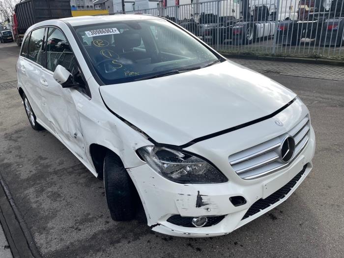 Mercedes B 1.6 B-180 BlueEFFICIENCY Turbo 16V Sloopvoertuig (2012, Wit)