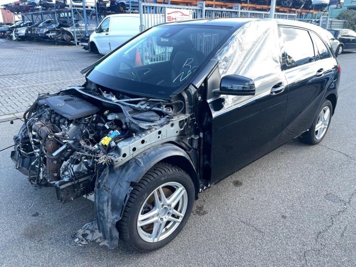 Mercedes B 1.6 B-180 BlueEFFICIENCY Turbo 16V Sloopvoertuig (2013, Zwart)