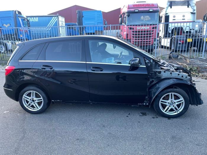 Mercedes B 1.6 B-180 BlueEFFICIENCY Turbo 16V Sloopvoertuig (2013, Zwart)