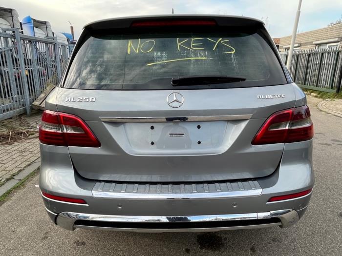 Mercedes ML III 2.1 ML-250 CDI 16V BlueTEC 4-Matic Sloopvoertuig (2013, Zilvergrijs)